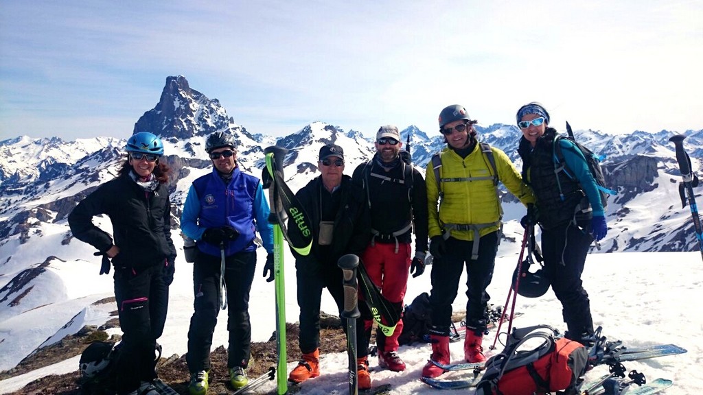 Foto de grupo, en la cima del Pico Astún